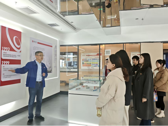 党建搭桥促融合 标杆引力聚英才——西安凌峰环球与西安交大经金学院崇实书院党建联建活动圆满举行